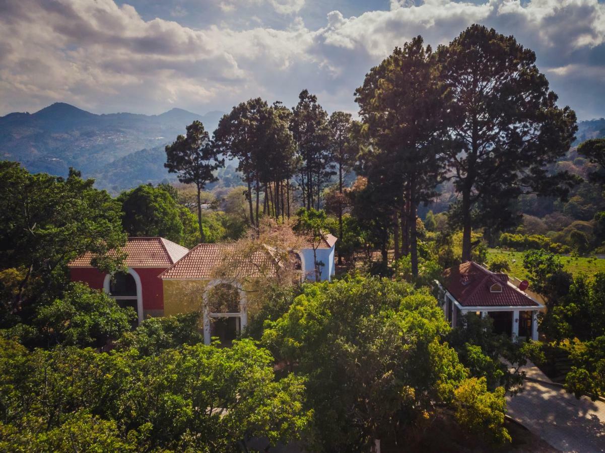 Hotel Y Restaurante Hacienda Los Volcanes Santa Lucía Milpas Altas Exterior foto