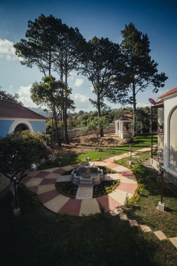 Hotel Y Restaurante Hacienda Los Volcanes Santa Lucía Milpas Altas Exterior foto